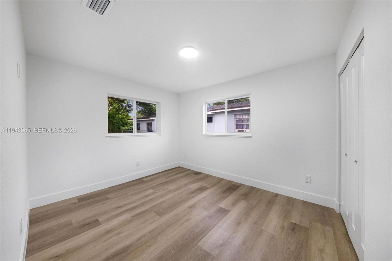 2951 NW 47th St, Miami, FL 33142 Photo