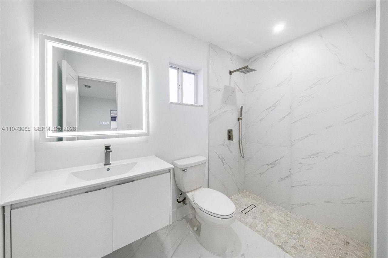 2951 NW 47th St, Miami, FL 33142 Photo