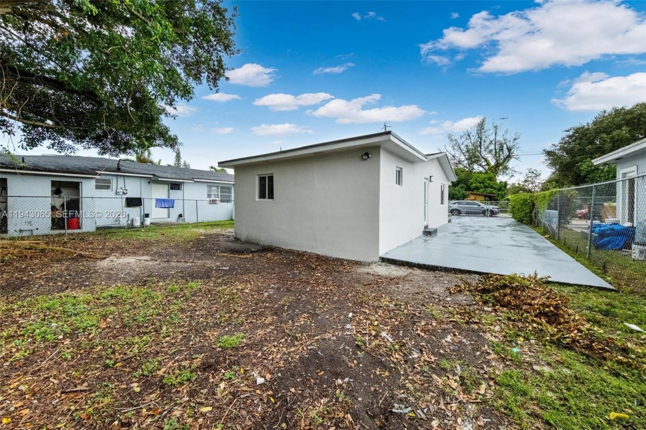 2951 NW 47th St, Miami, FL 33142 Photo