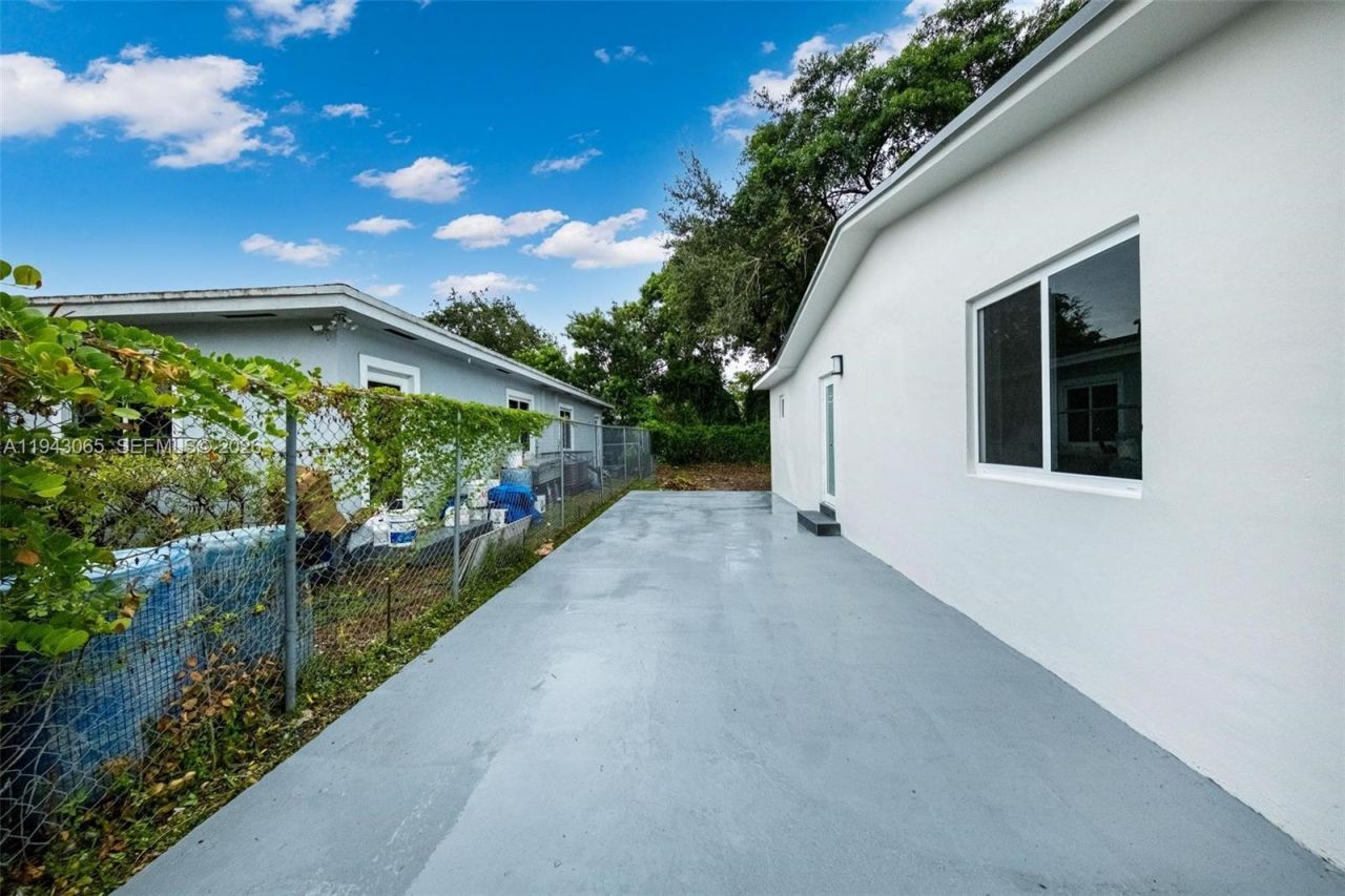 2951 NW 47th St, Miami, FL 33142 Photo