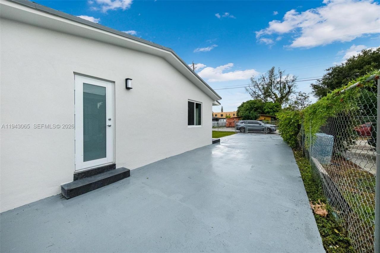 2951 NW 47th St, Miami, FL 33142 Photo