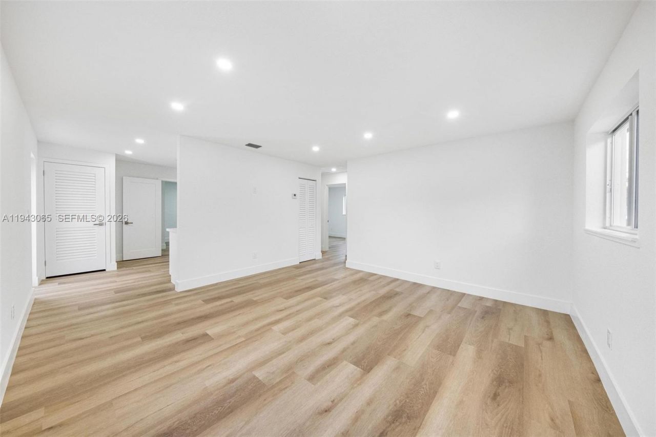 2951 NW 47th St, Miami, FL 33142 Photo