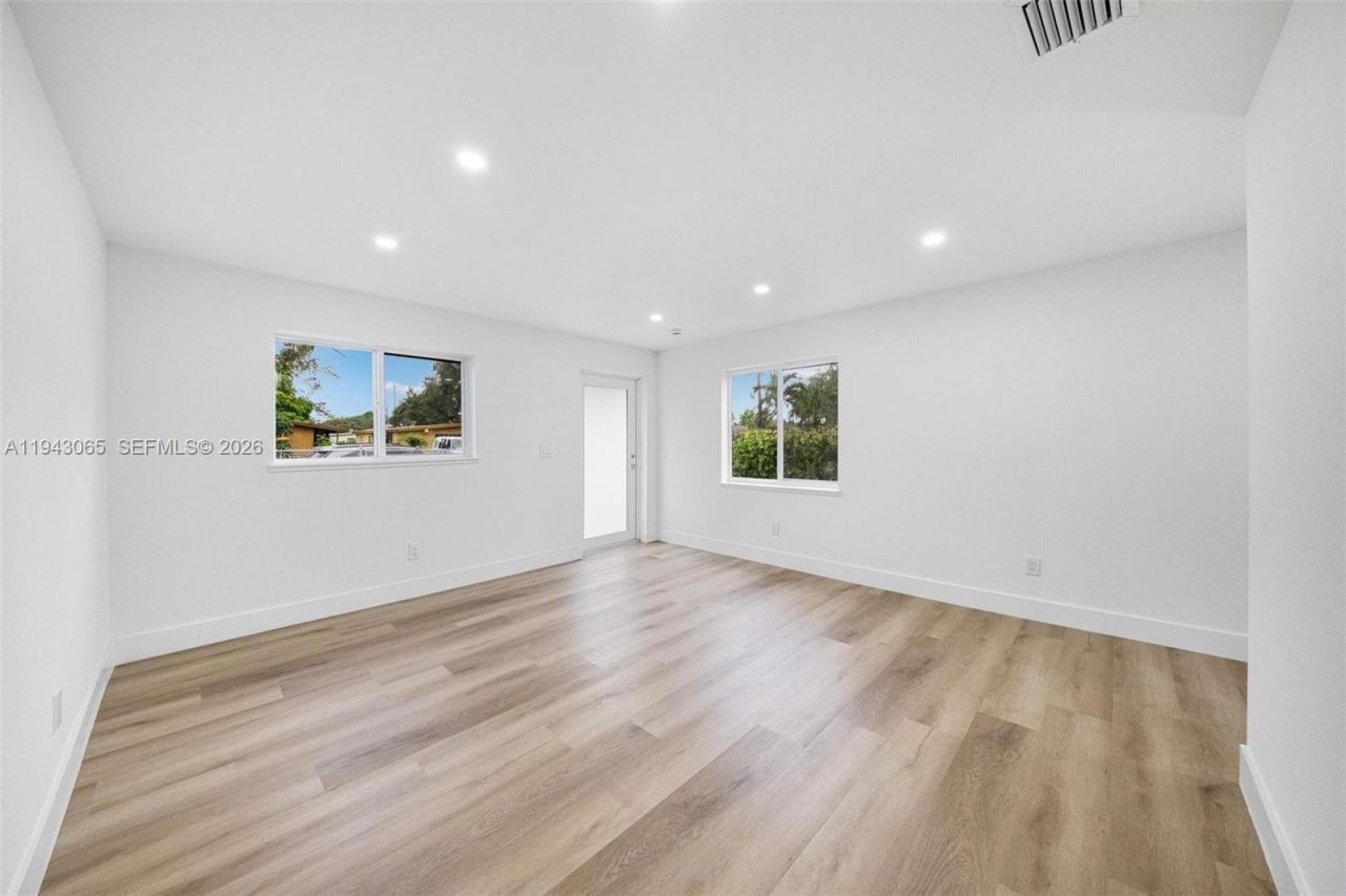 2951 NW 47th St, Miami, FL 33142 Photo