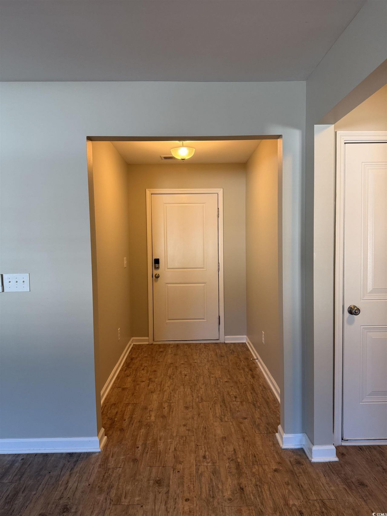 462 Quinta St. Photo 6