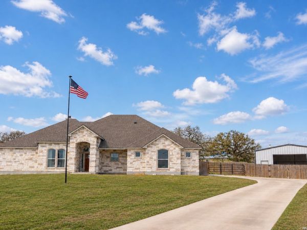 113 Ava Ridge, La Vernia, TX 78121