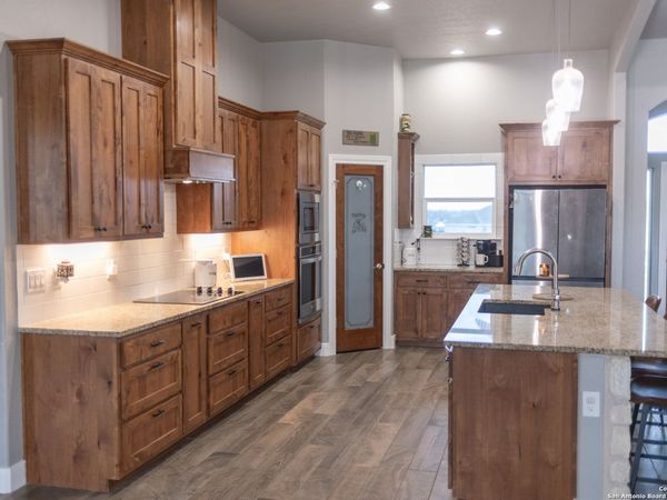 113 Ava Ridge, La Vernia, TX 78121