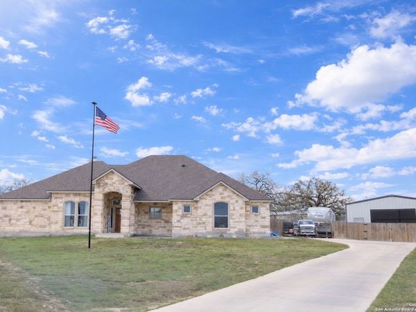 113 Ava Ridge, La Vernia, TX 78121