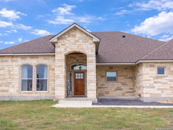 113 Ava Ridge, La Vernia, TX 78121