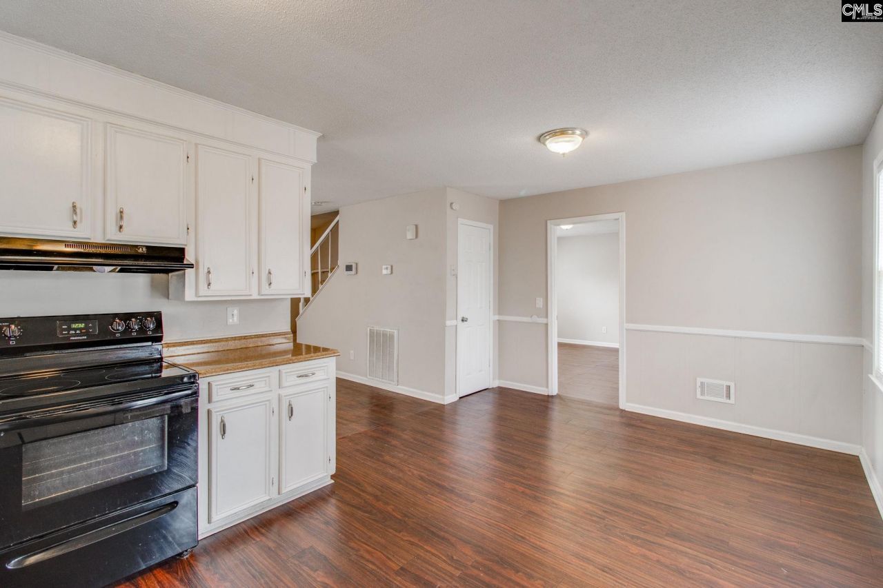 305 Concourse Photo 11