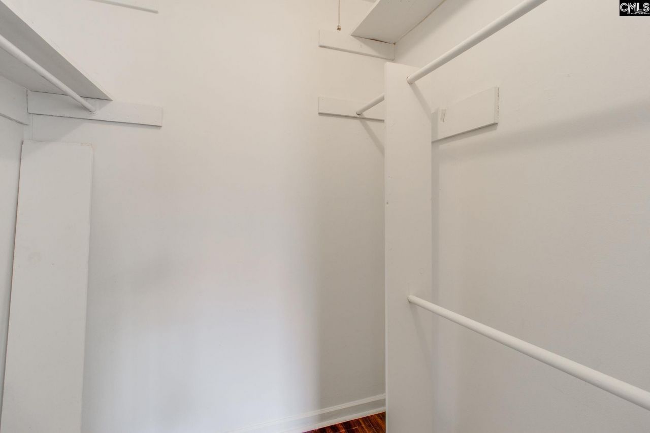 305 Concourse Photo 17