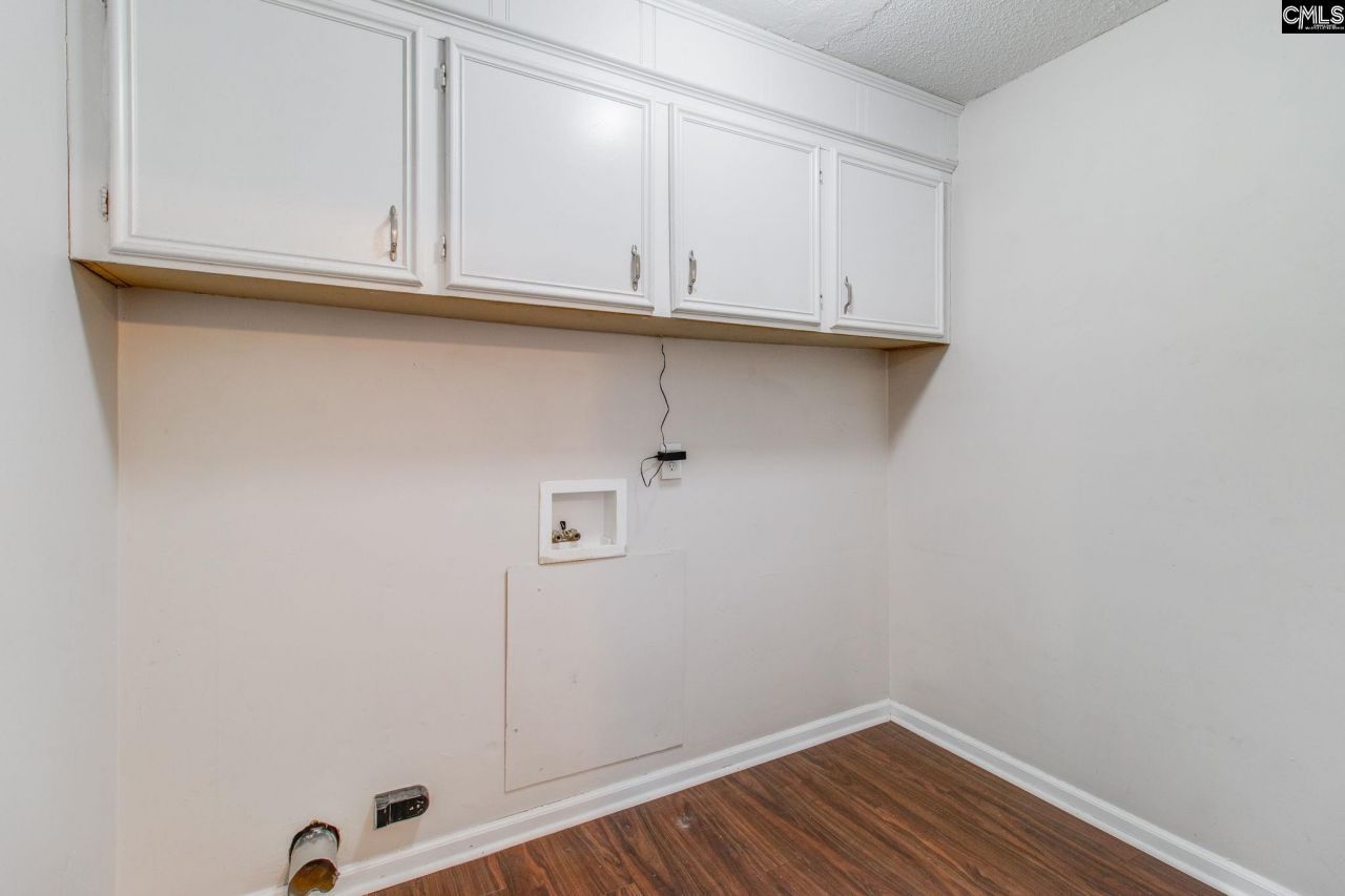 305 Concourse Photo 20