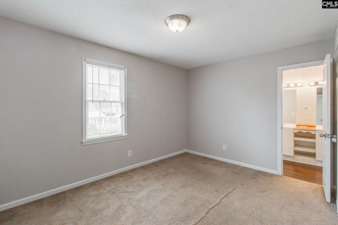 305 Concourse Photo 21