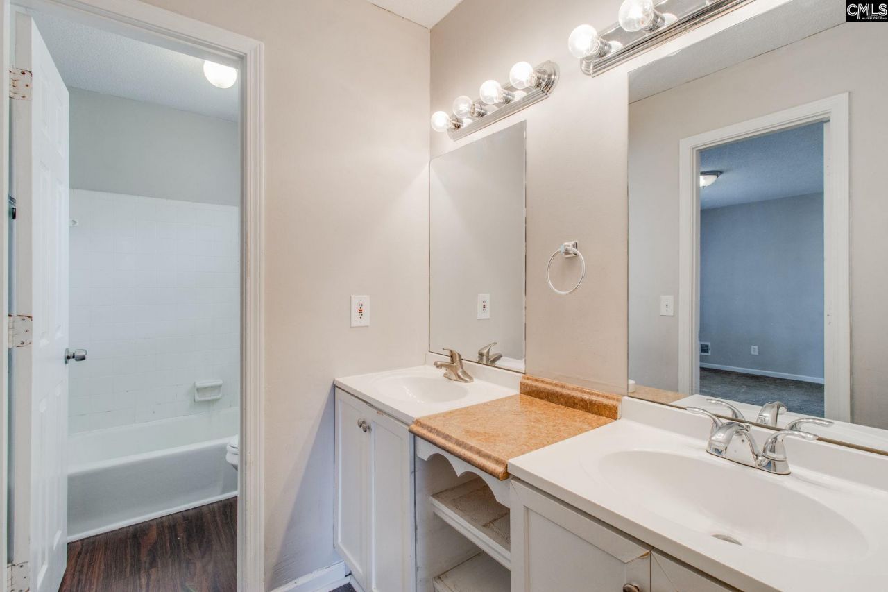 305 Concourse Photo 23