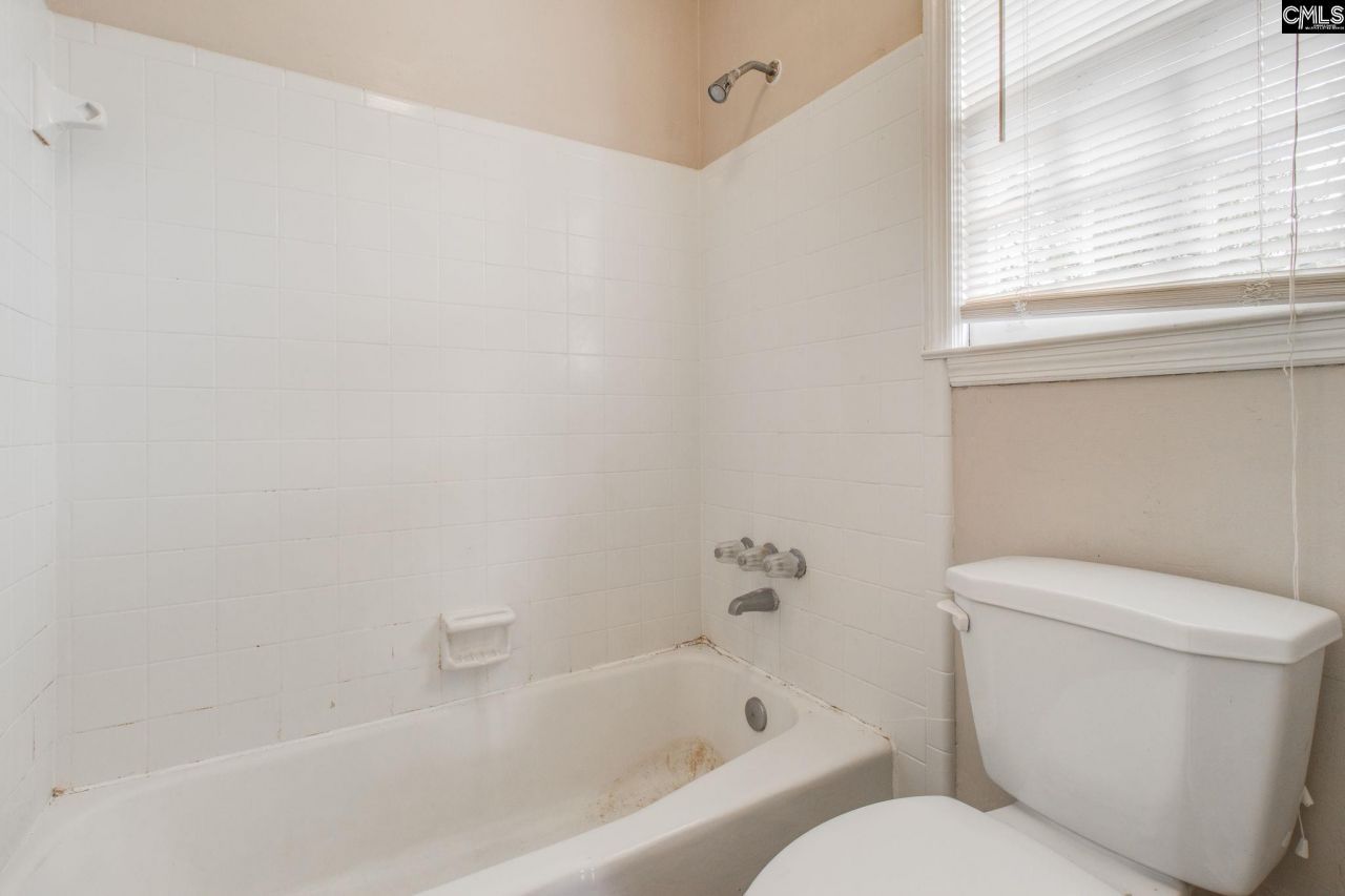 305 Concourse Photo 24