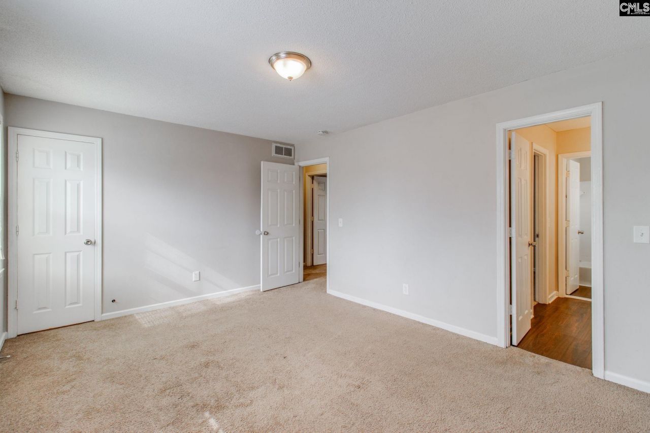 305 Concourse Photo 26