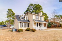 305 Concourse photo 4