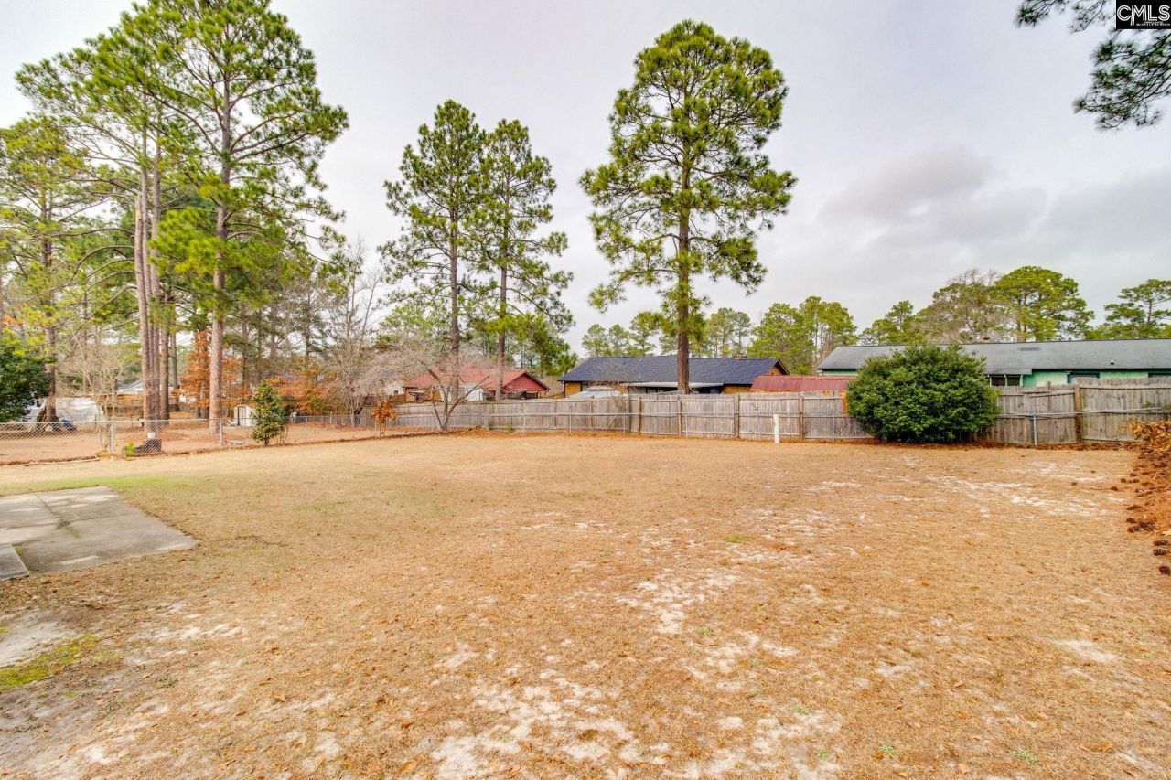 305 Concourse Photo 30