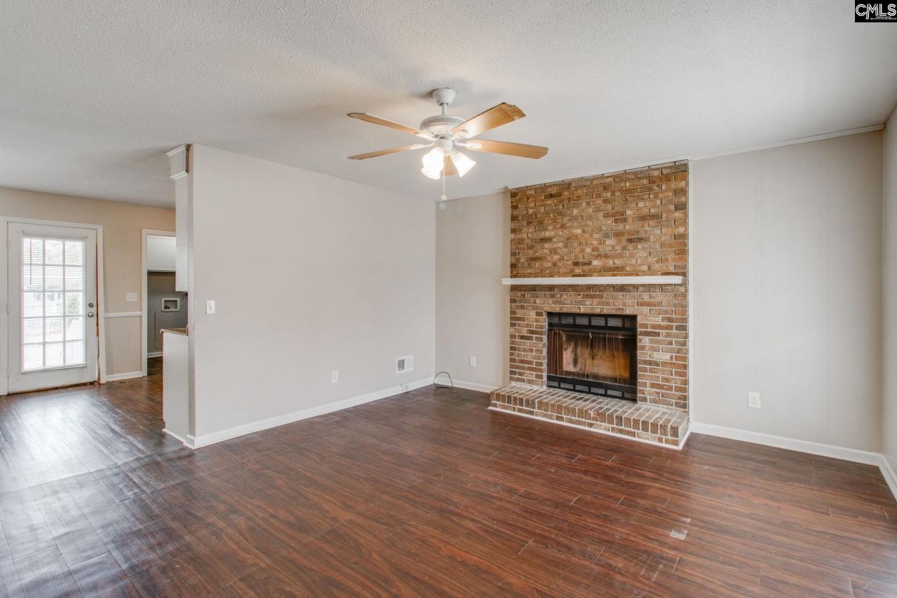 305 Concourse Photo 4