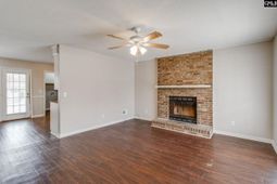 305 Concourse photo 4