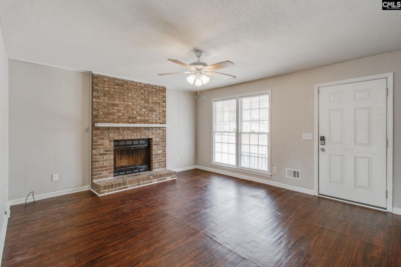 305 Concourse Photo 6