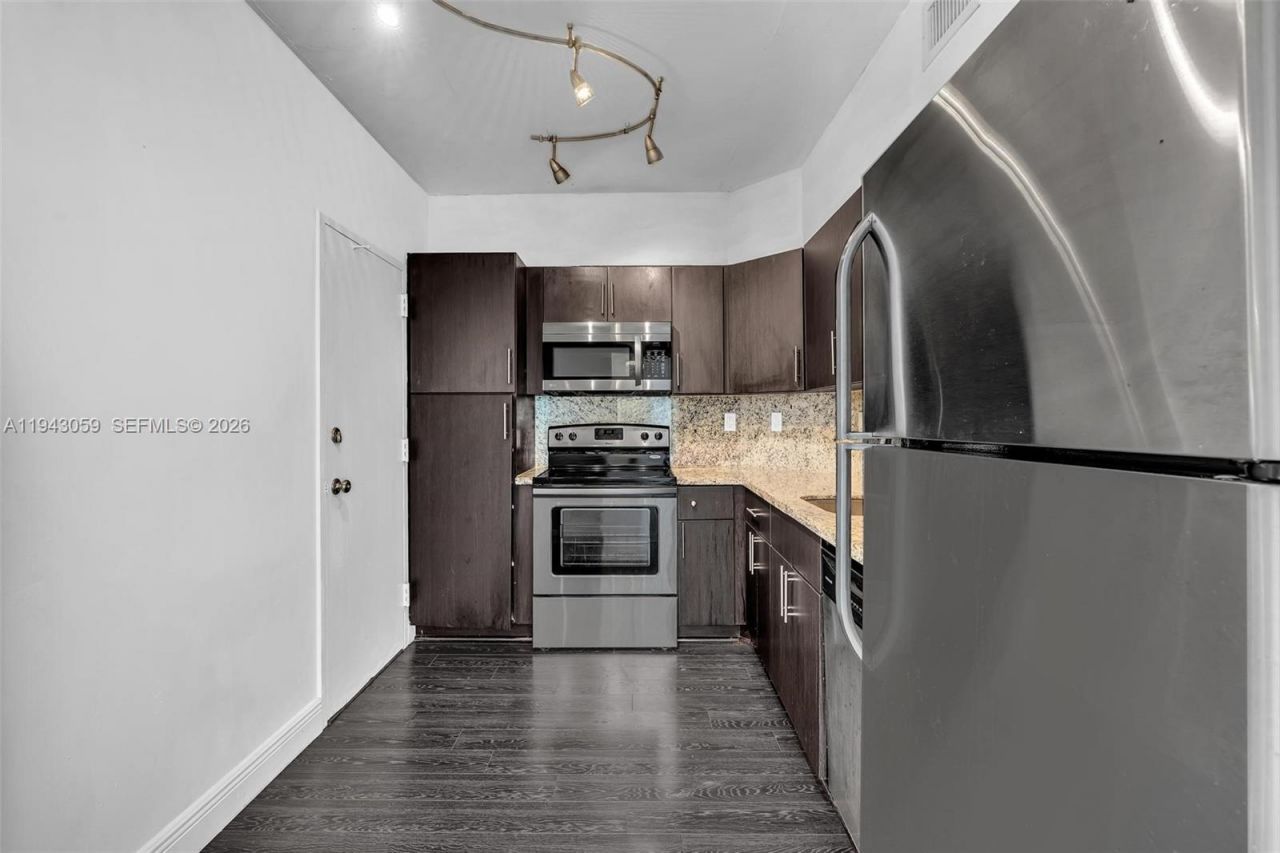 500 Bayview Dr, Unit 228, Sunny Isles Beach, FL 33160 Photo