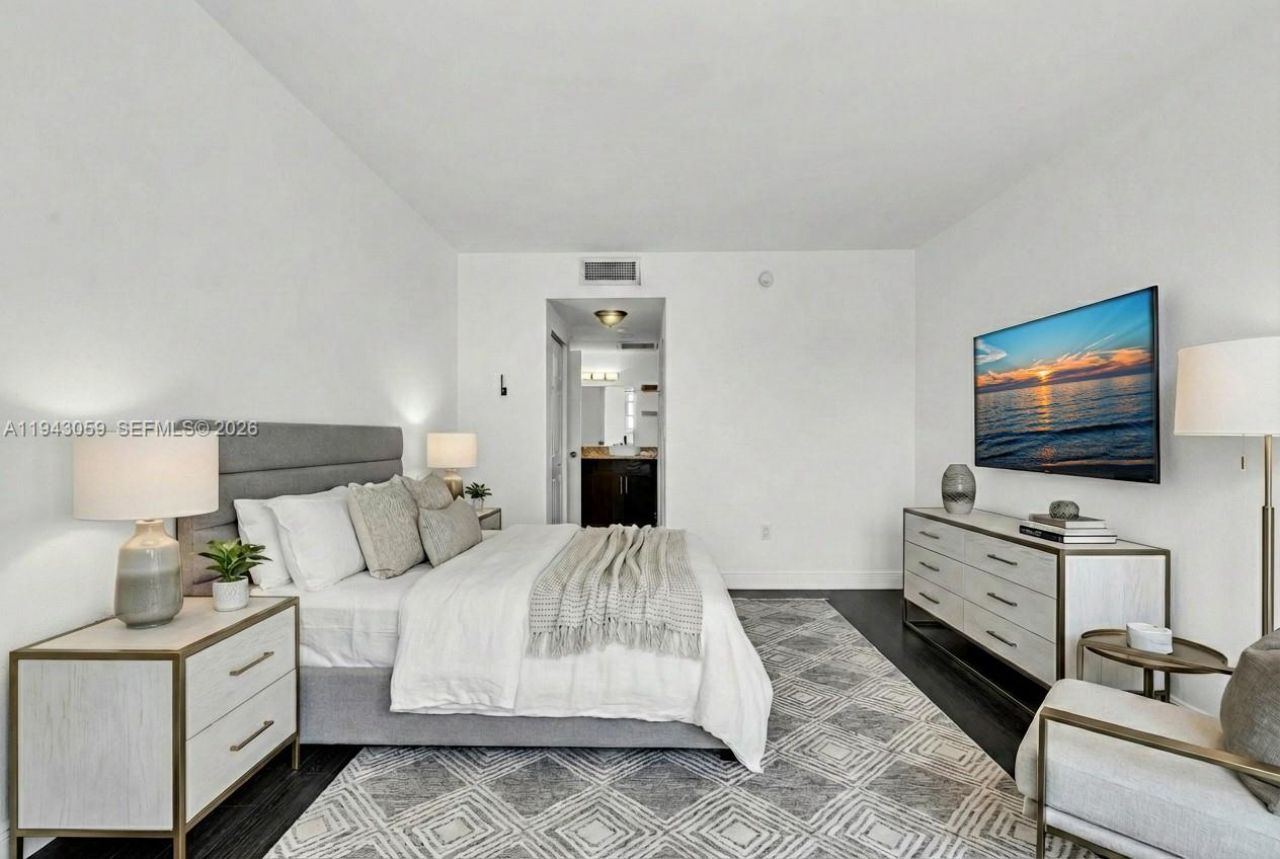 500 Bayview Dr, Unit 228, Sunny Isles Beach, FL 33160 Photo