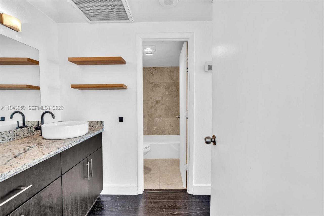 500 Bayview Dr, Unit 228, Sunny Isles Beach, FL 33160 Photo