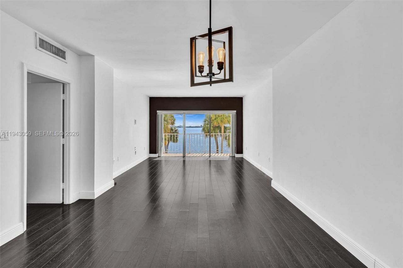 500 Bayview Dr, Unit 228, Sunny Isles Beach, FL 33160 Photo