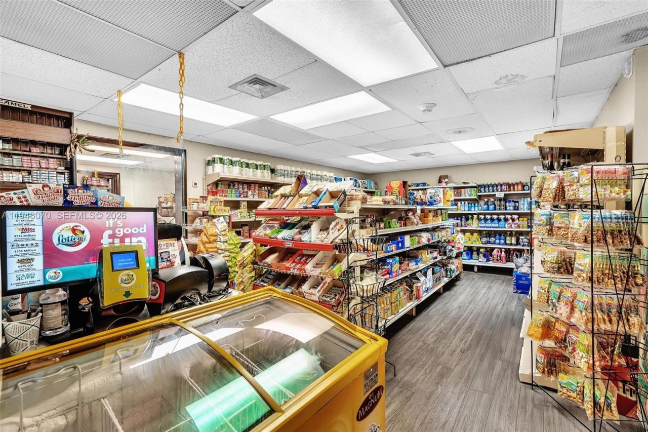 500 Bayview Dr, Unit 228, Sunny Isles Beach, FL 33160 Photo