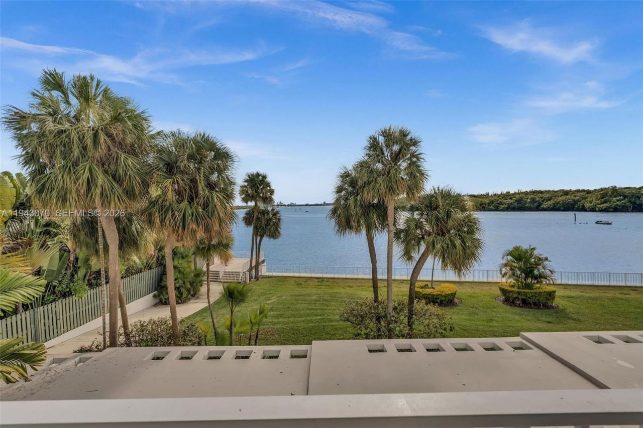 500 Bayview Dr, Unit 228, Sunny Isles Beach, FL 33160 Photo