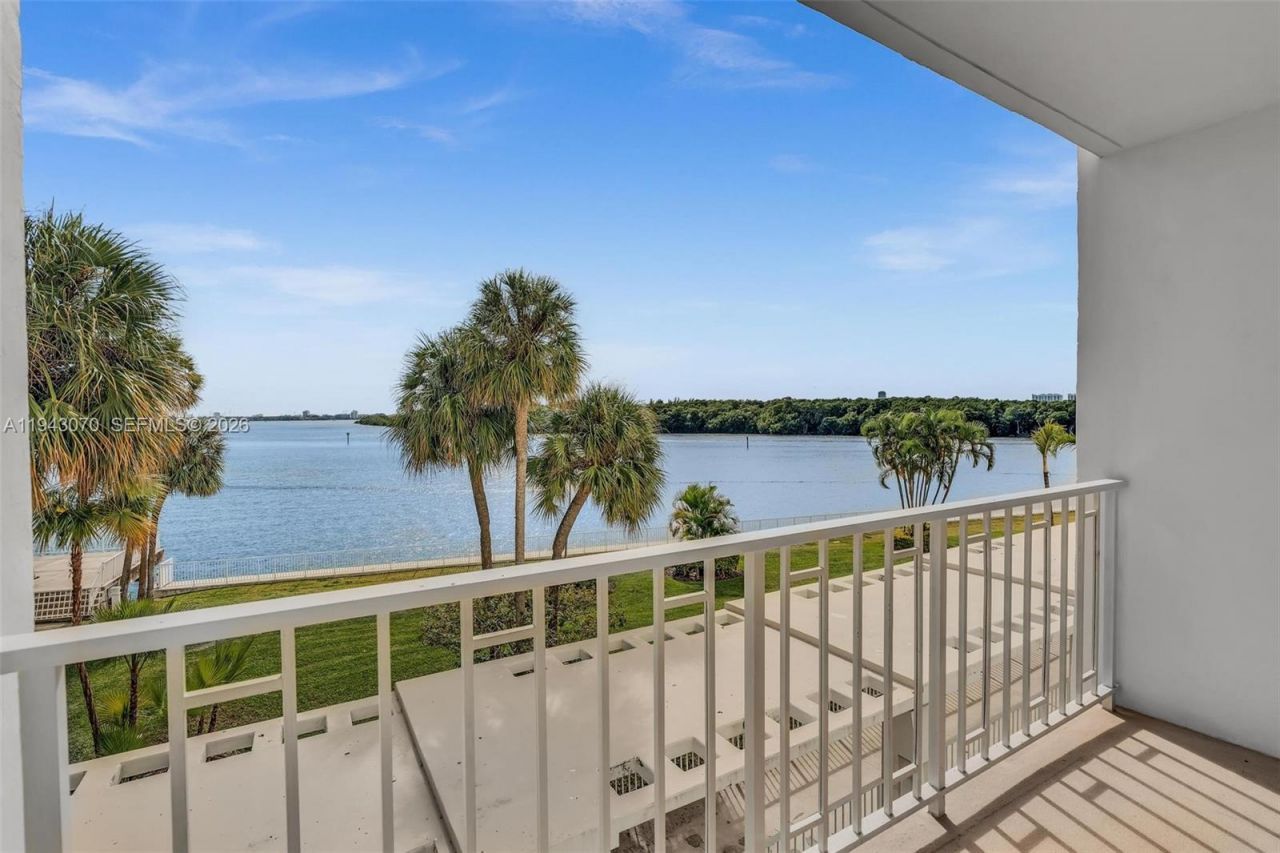 500 Bayview Dr, Unit 228, Sunny Isles Beach, FL 33160 Photo