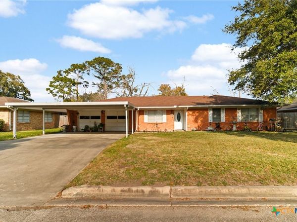 507 Suzanne Street , Edna, TX 77957