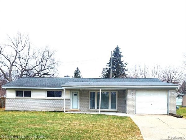 945 N Commerce Road N, Commerce Twp, MI 48382