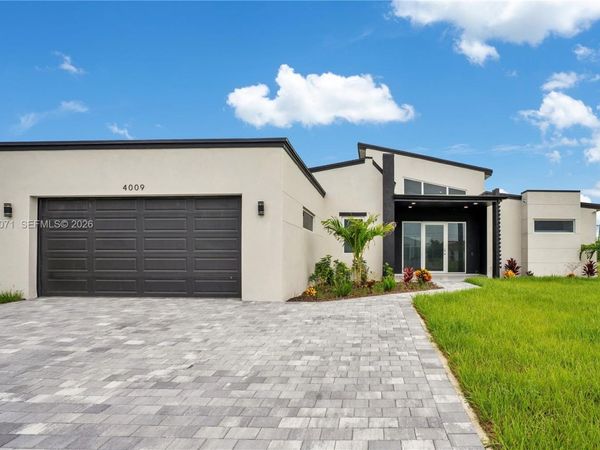 4009 W Jacaranda Pkwy , Cape Coral, FL 33993