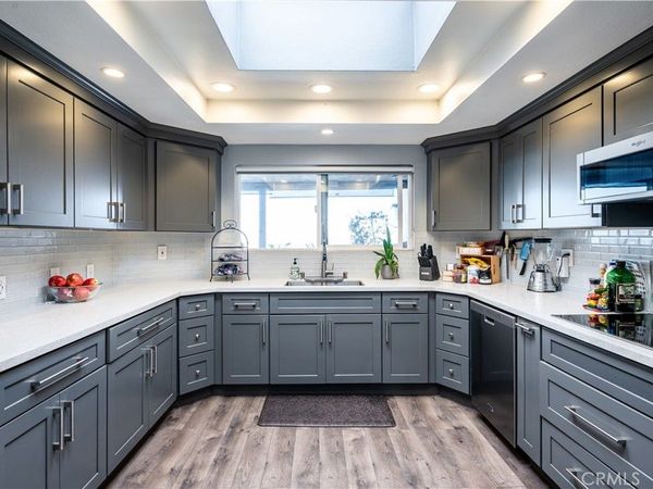 1995 Molino Avenue, Unit 302, Signal Hill, CA 90755