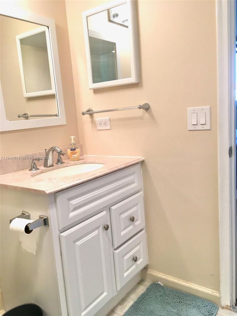 8980 S Hollybrook Blvd , Unit 209, Pembroke Pines, FL 33025 Photo