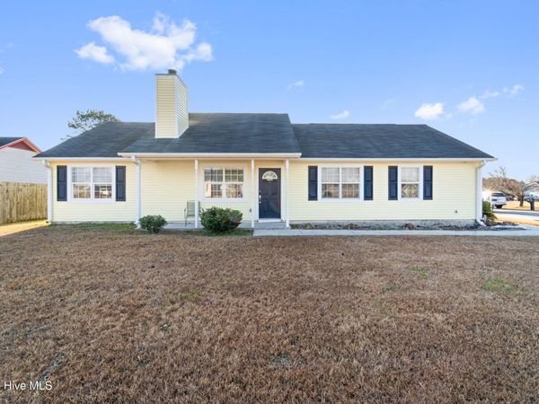 601 Cannon Court, Hubert, NC 28539