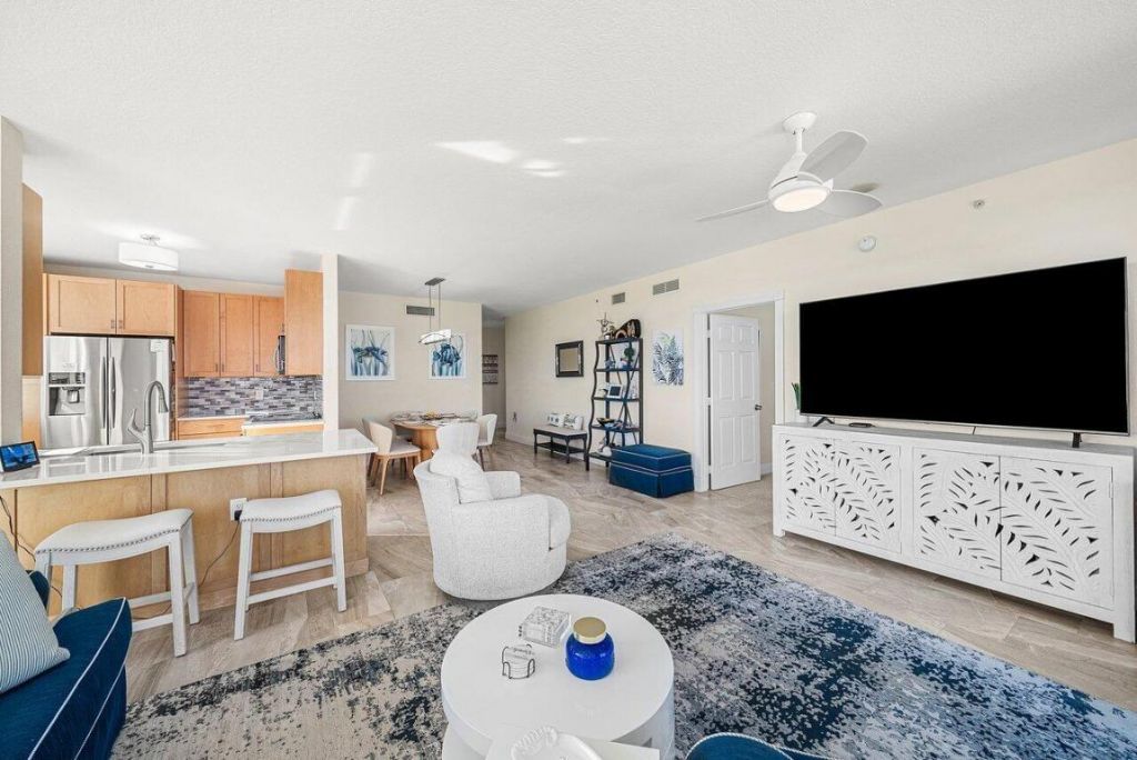 625 Casa Loma Boulevard, Unit 602, Boynton Beach, FL 33435 Photo