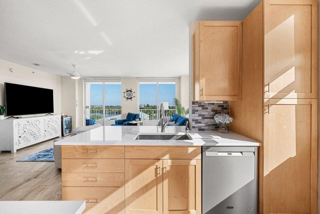 625 Casa Loma Boulevard, Unit 602, Boynton Beach, FL 33435 Photo