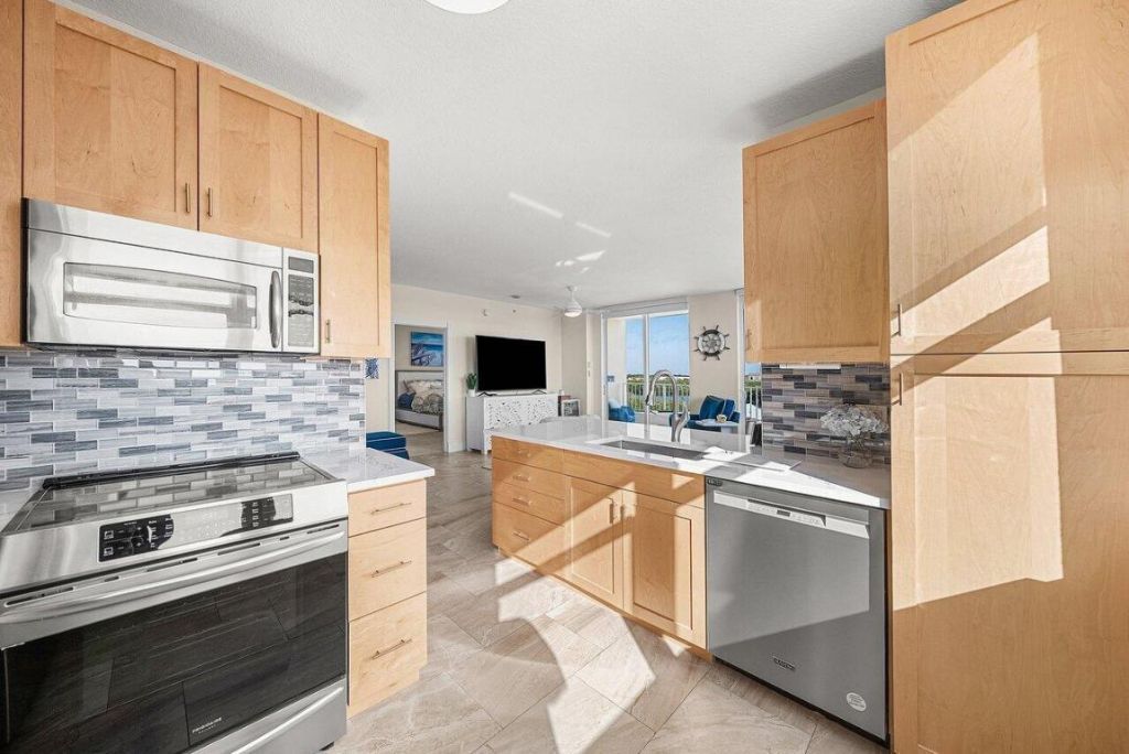 625 Casa Loma Boulevard, Unit 602, Boynton Beach, FL 33435 Photo