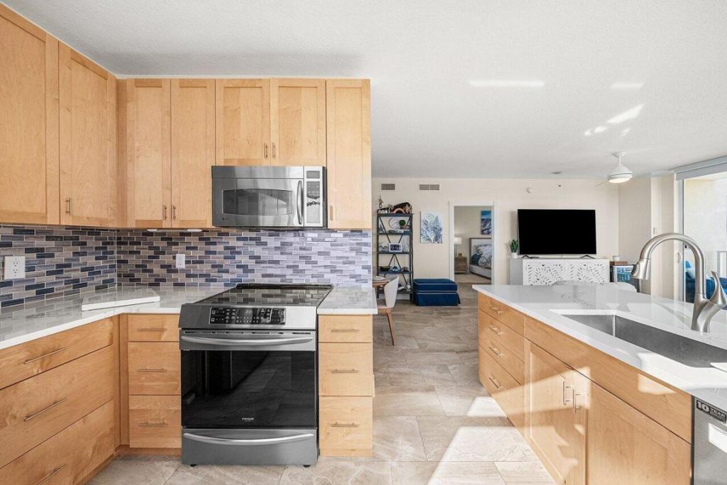 625 Casa Loma Boulevard, Unit 602, Boynton Beach, FL 33435 Photo