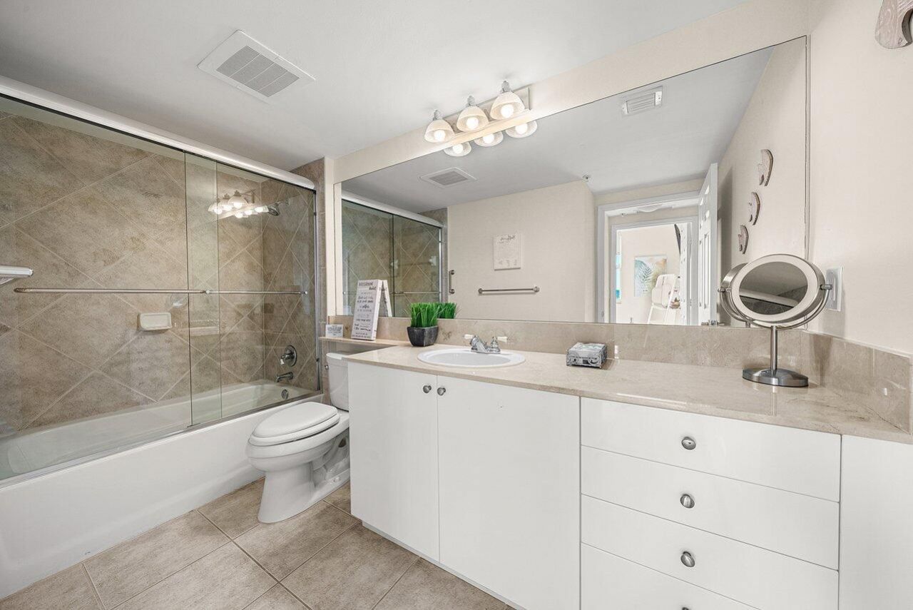 625 Casa Loma Boulevard, Unit 602, Boynton Beach, FL 33435 Photo