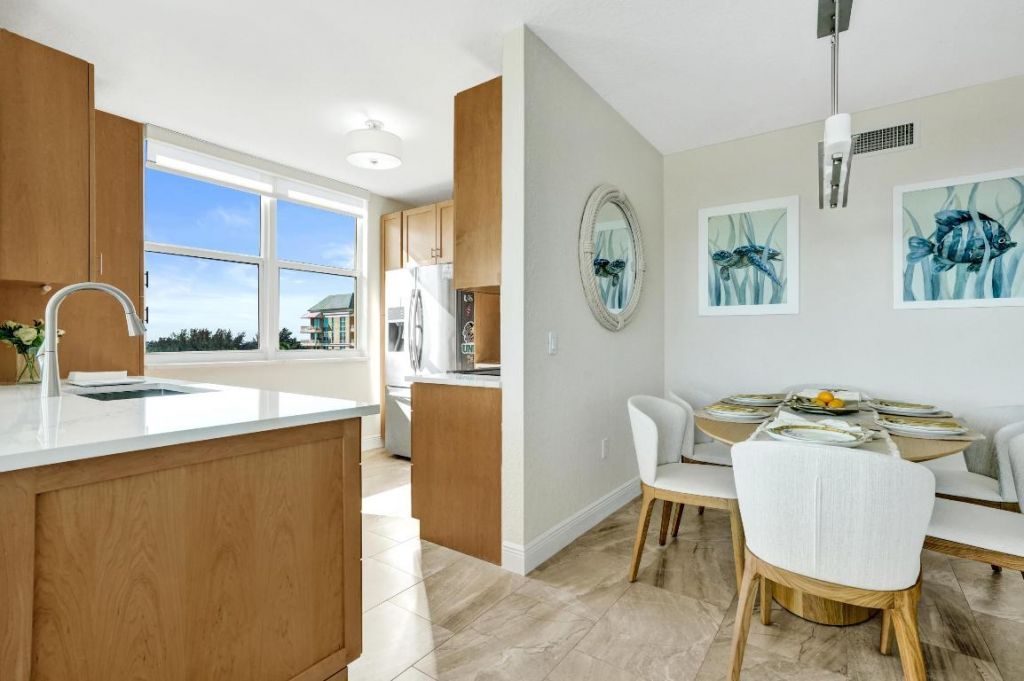 625 Casa Loma Boulevard, Unit 602, Boynton Beach, FL 33435 Photo