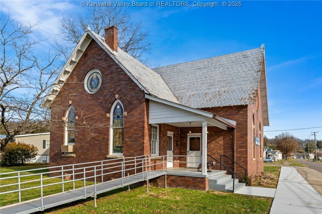 729 Mason Street Milton, WV 25541