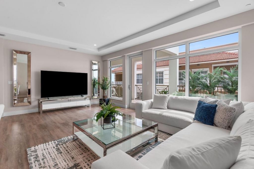 41 SW Seminole Street, Unit 310, Stuart, FL 34994 Photo