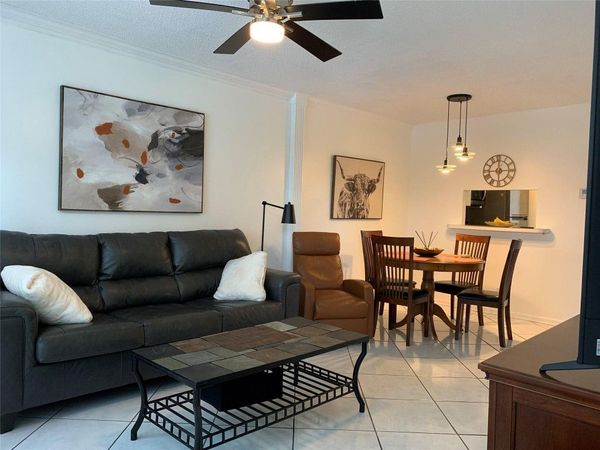 5003 NW 35th St, Unit 508, Lauderdale Lakes, FL 33319