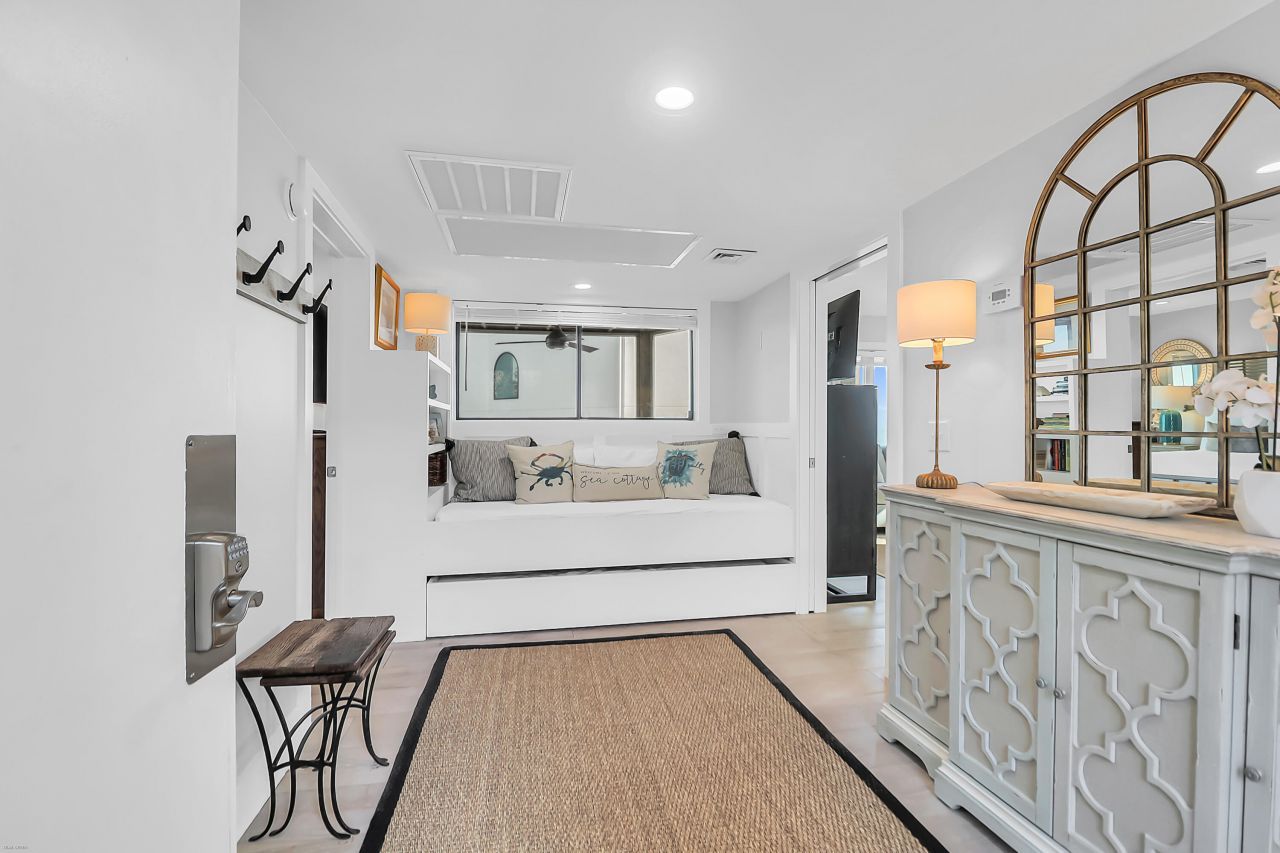 9000 Palmetto Drive Photo 4