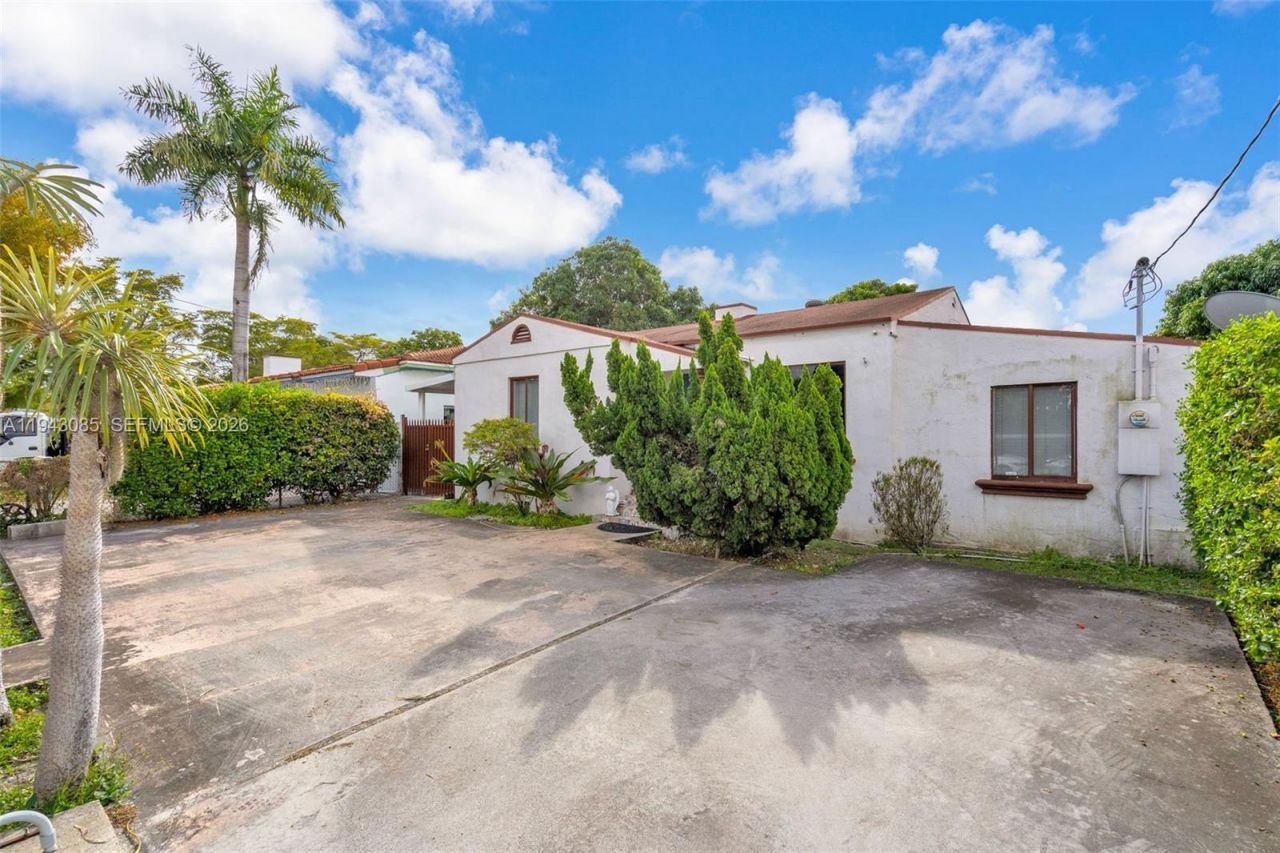 3026 SW 4th St, Miami, FL 33135 Photo