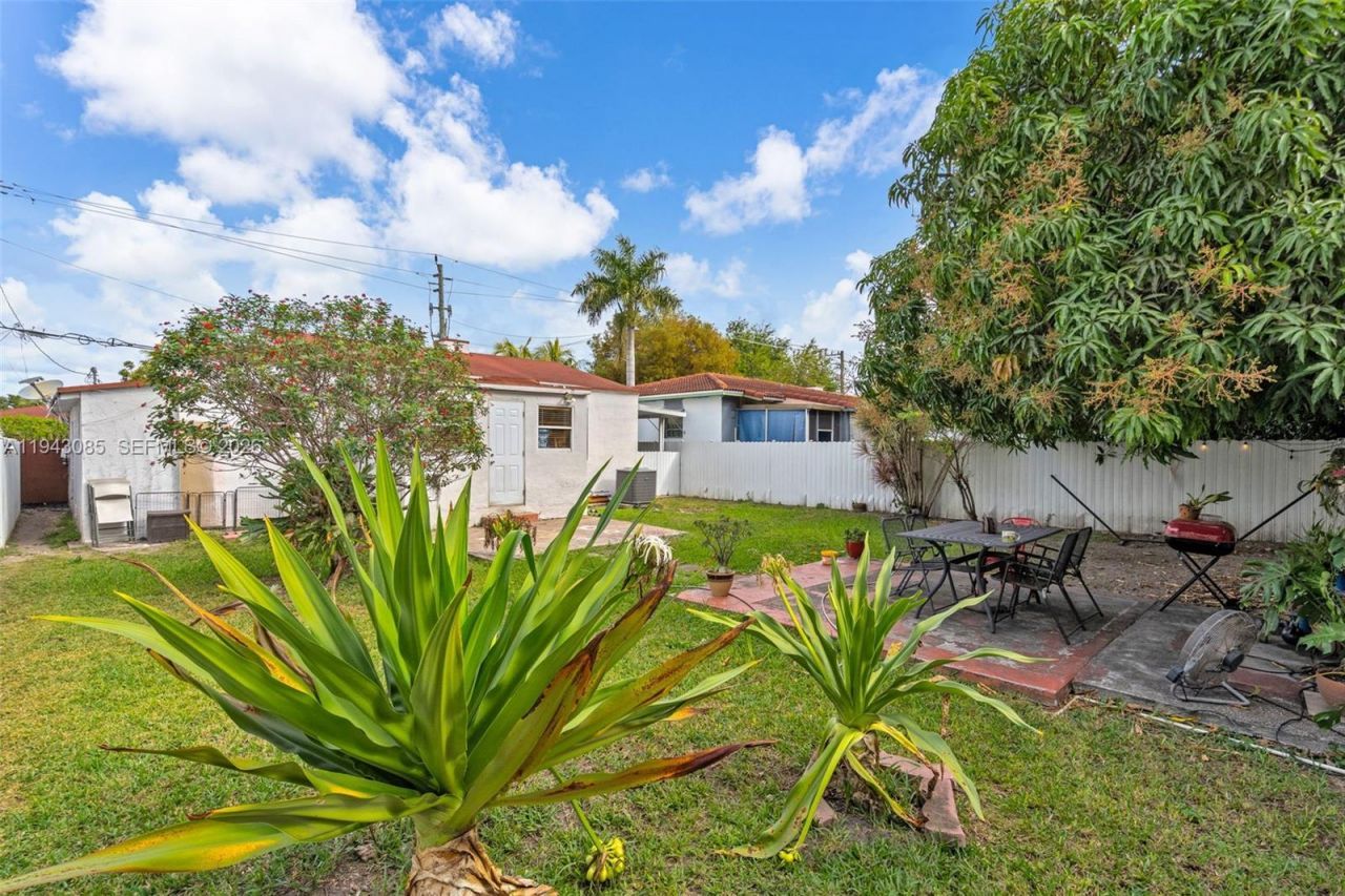 3026 SW 4th St, Miami, FL 33135 Photo