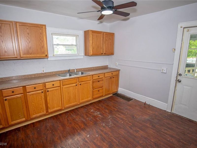 970 Mercer Avenue, Akron, OH 44320 Photo 6